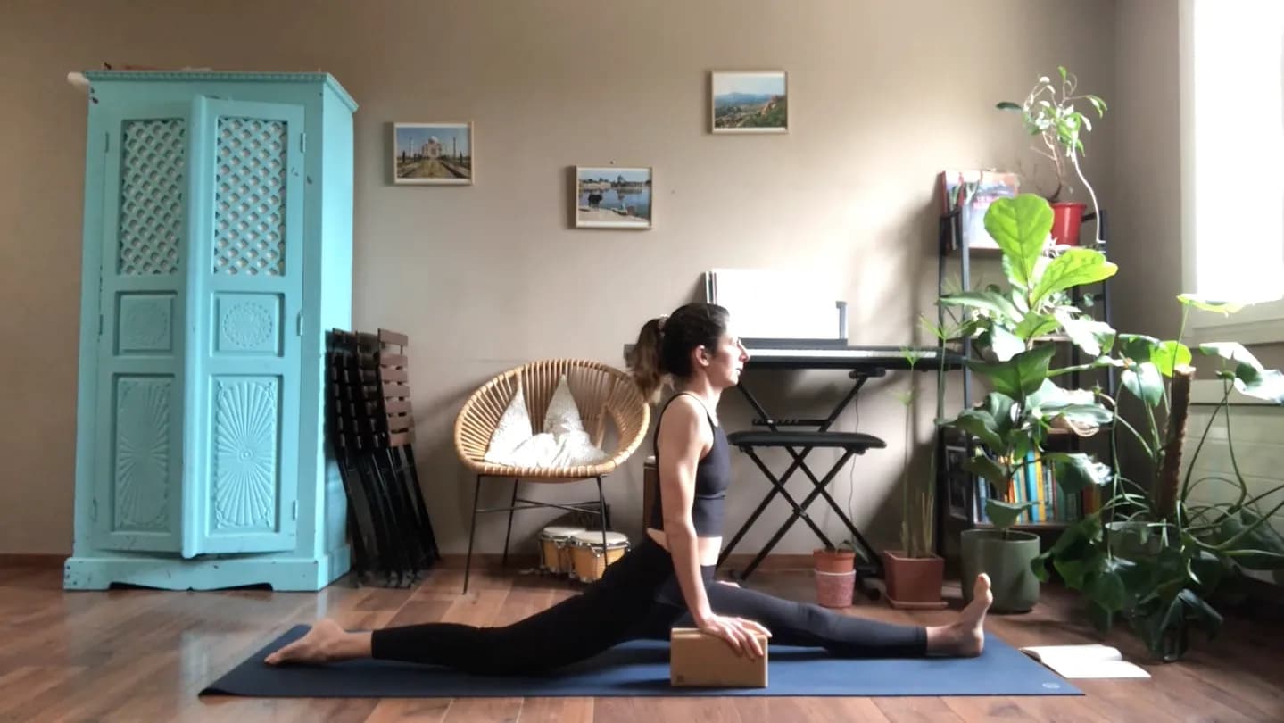 Yoga Vinyasa flow - Hanumanasana
